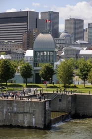 Canada, province de Québec, Montréal, quartier du Vieux-Montréal, la ville depuis le Vieux-Port