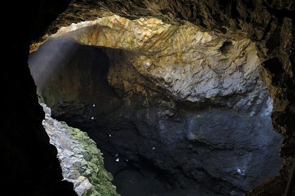 Italie, Toscane, l’Ile d’Elbe, Capoliveri, l'ancienne mine de fer de la société Calamita, grotte formée à la suite d'un effondrement