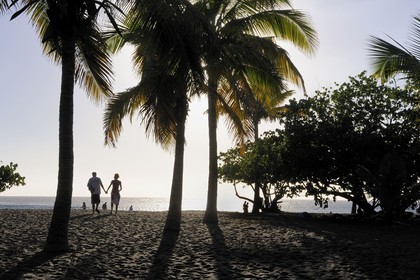 France, île de la Réunion, plage de sable noir de Saint-Leu