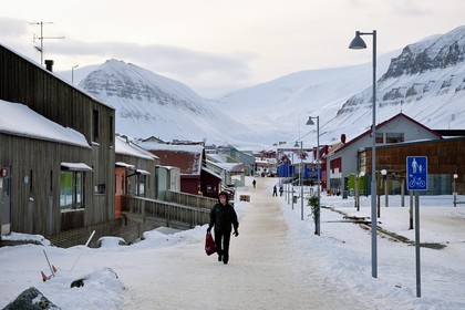 Norway, Svalbard, Spitzbergen, Longyearbyen, the main street is pedestrian
