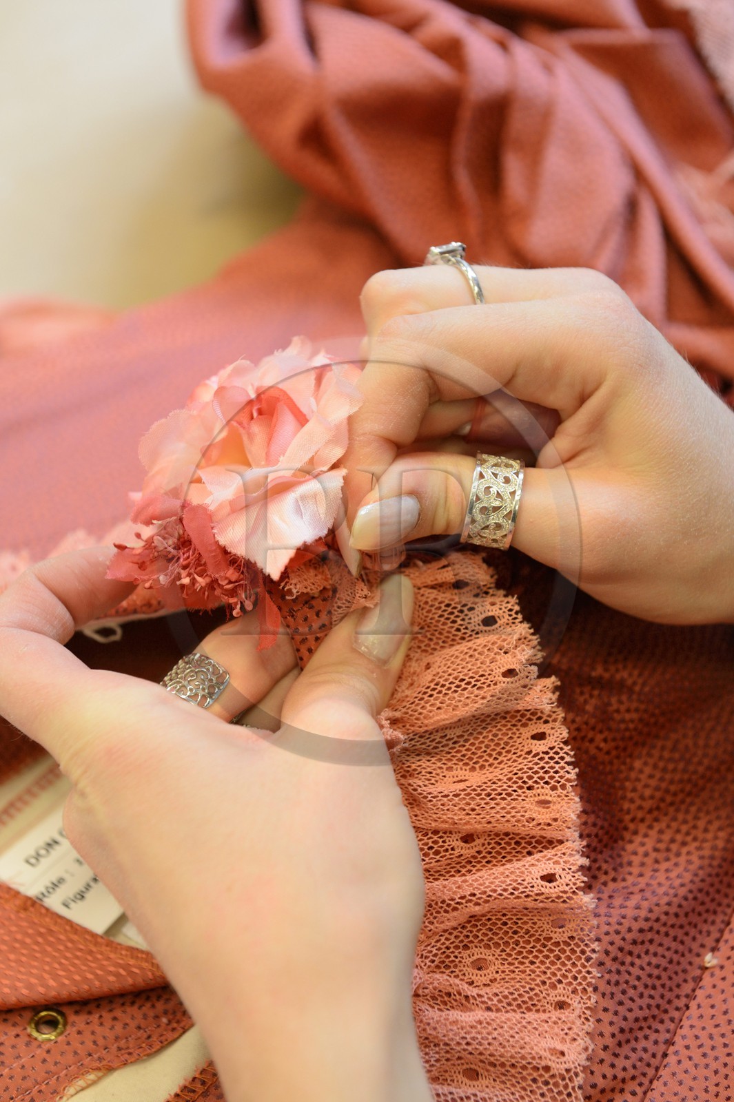 France, Paris (75), Opéra Garnier, les ateliers du costume, les ateliers flous, confection d'une robe
