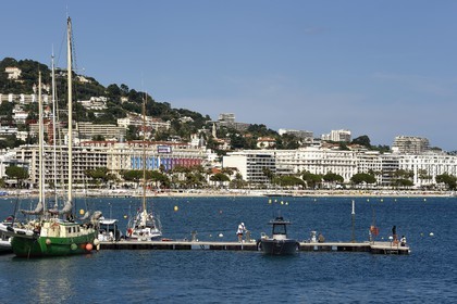 France, Alpes-Maritimes (06), Cannes, les palaces du Carlton et du Martinez sur le boulevard de la Croisette