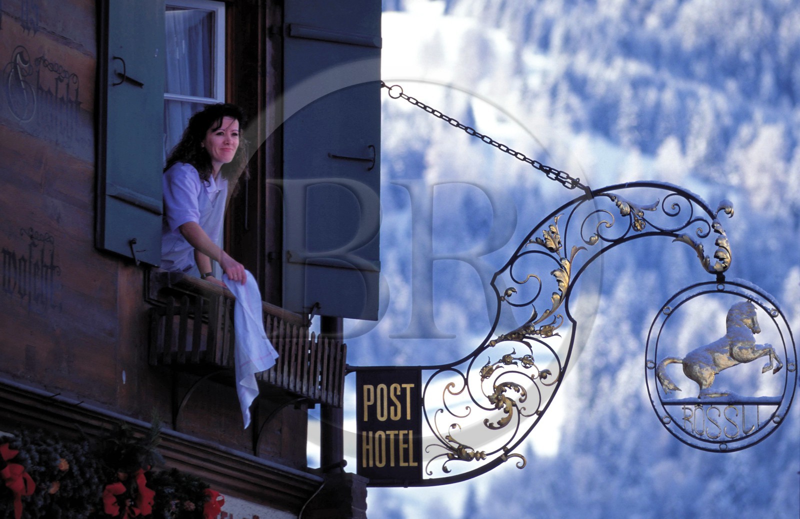 Suisse, région de Bern (Oberland Bernois), Saanenland, Gstaad, ancien relais de diligence et hôtel de la Poste