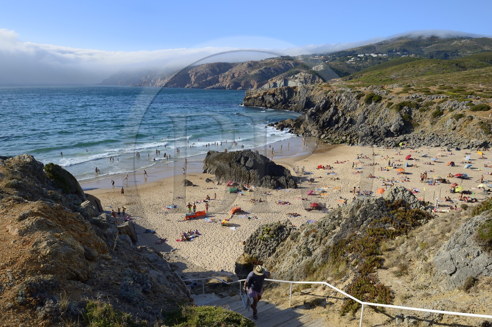 Portugal, région de Lisbonne, Cascais, petite plage sauvage de Abano au nord de la plage de Guincho sur la côte d'Estoril