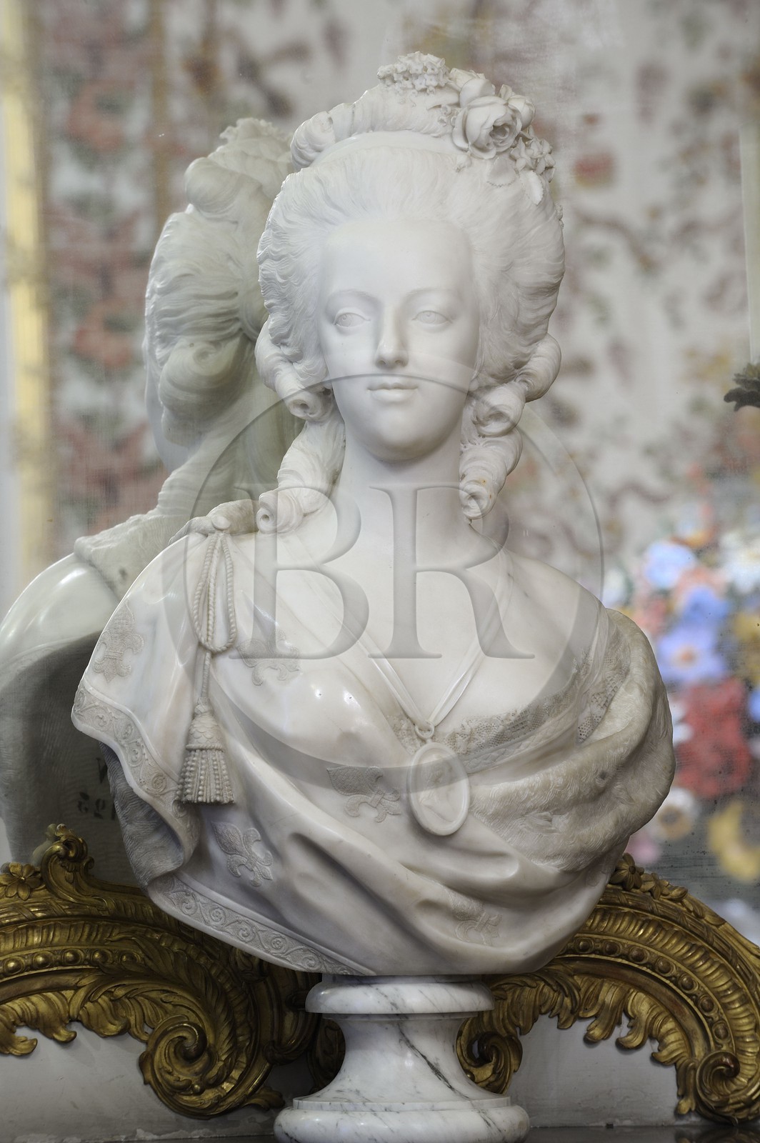 France, Yvelines (78), château de Versailles, classé Patrimoine Mondial de l'UNESCO, les Grands Appartements, la chambre de la Reine avec un buste de Marie-Antoinette
