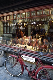 France, Seine-Maritime (76), Rouen, luthier rue Damiette