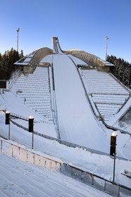 Norvège, Oslo, quartier de Holmenkollen, le tremplin de saut à ski Holmenkollbakken qui abrite le musée du ski