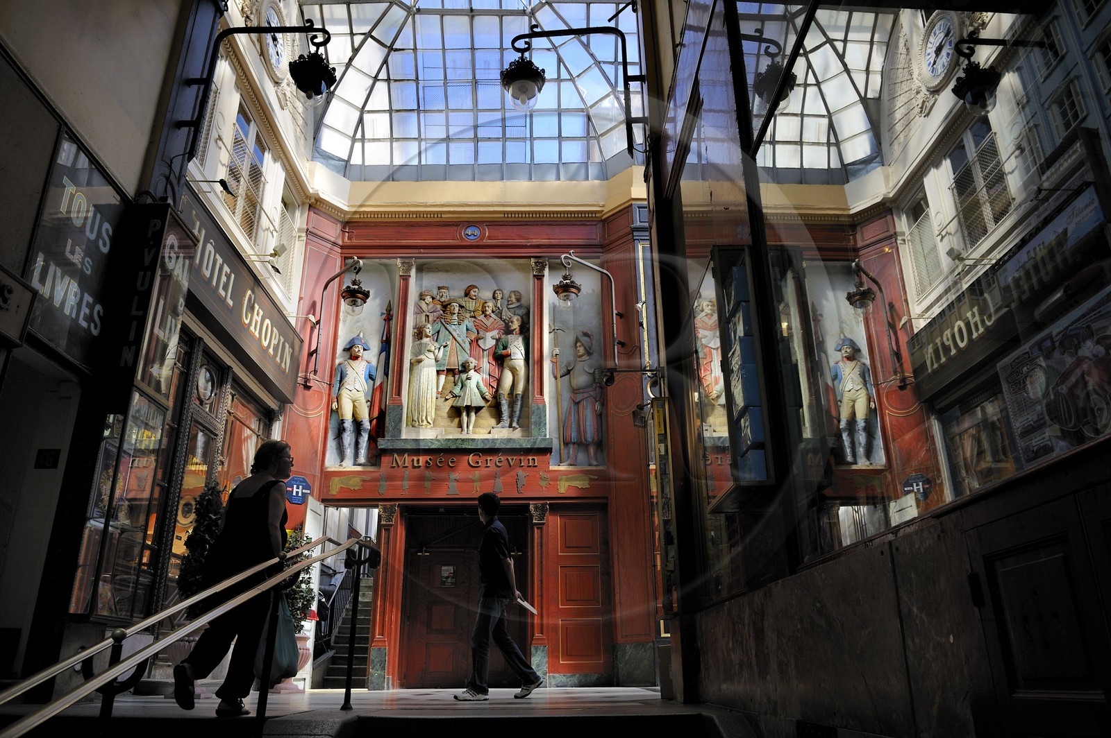 France, Paris (75), Passage Jouffroy avec le musée Grévin, l'hotel Chopin et le magasin de jouets La Boite à Joujou