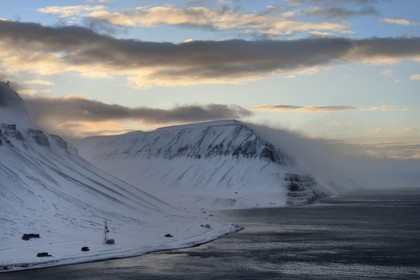 Norway, Svalbard, Spitzbergen, Longyearbyen, mountain bordering the Isfjord under a strong wind (aerial view)