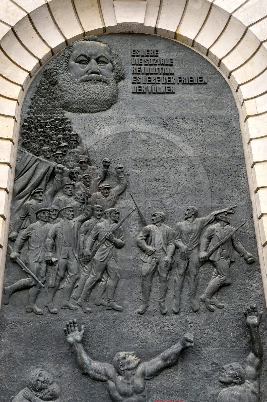 Allemagne, Berlin, bas-relief revolutionnaire sur les murs de la Hochschule für Musik Hanns Eisler (Académie de musique Hanns Eisler)