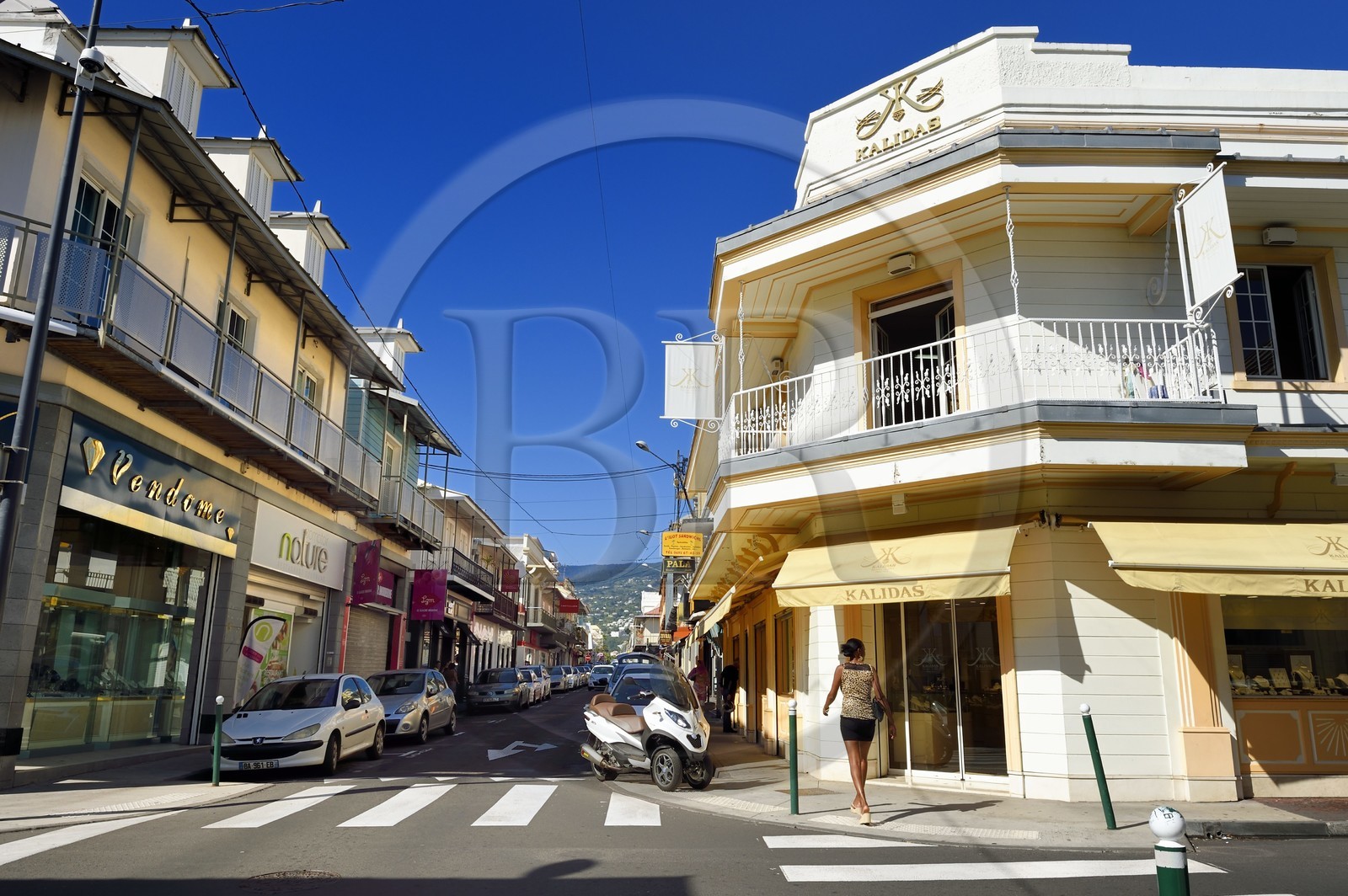 France, Ile de la Reunion, Saint-Denis, la rue Jean Chatel dans le centre ville