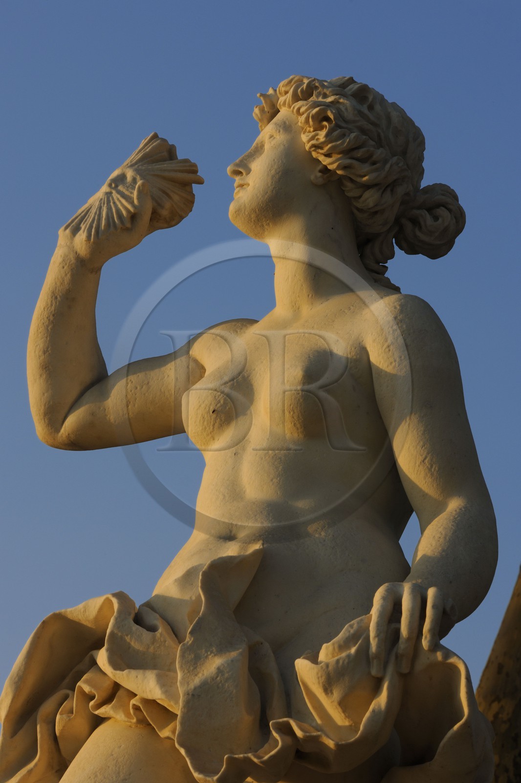 France, Yvelines (78), parc du château de Versailles, classé Patrimoine Mondial de l'UNESCO, statue appellée La Clareté de la fin 17ème siècle de Lazzaro Baldi