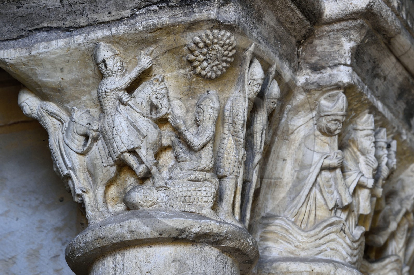 France, Seine-Maritime (76), Saint-Martin-de-Boscherville, Abbaye Saint-Georges de Boscherville du XIIe siècle, chapiteau historié de la salle capitulaire (salle du chapitre) représentant Josué arretant la course du soleil