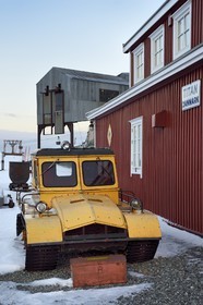 Norvège, Svalbard, Spitzberg, Longyearbyen, autochenille half-track des années 1950