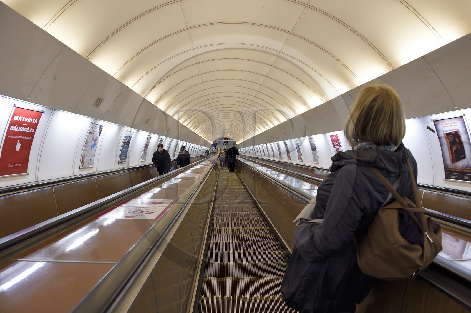 République Tchèque, Prague, escalator de la station de Metro Nam Republiky