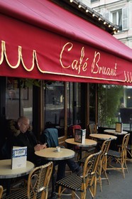 France, Paris (75), Montmartre, terrasse de Café rue des Abbesses