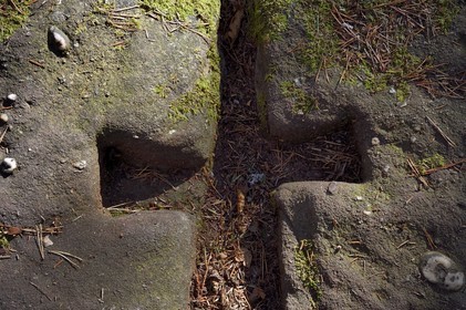 France, Bas-Rhin (67), Mont Saint-Odile, le Mur Païen, vestige d'un mur d'enceinte probablement de l'époque mérovingienne d'une longueur totale de onze kilomètres, construction en appareil cyclopéen aux blocs liés par des tenons en bois à double queue d'aronde
