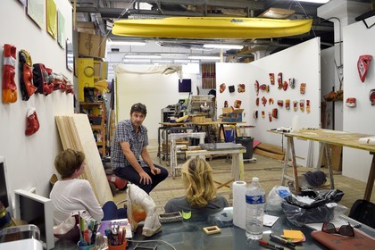 France, Alpes-Maritimes (06), Nice, La Station, espace d’art contemporain situé dans les anciens abattoirs, l'artiste Cédric Teisseire dans son atelier