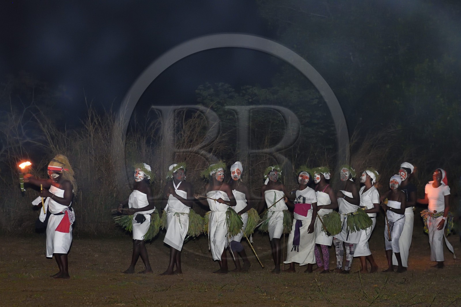 Gabon, province de Ogooué- Maritime, Omboué, région du Loango, danses traditionnelles Nkomi (Myènè)