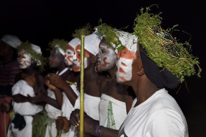 Gabon, province de Ogooué- Maritime, Omboué, région du Loango, danses traditionnelles Nkomi (Myènè)