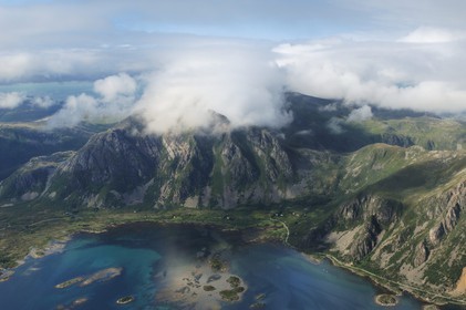 Norvège, Nordland, Iles Lofoten, Ile de Vestvagoy (vue aérienne)