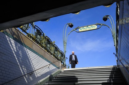 France, Paris (75), place de l'Europe, station de métro de style Art Nouveau d'Hector Guimard