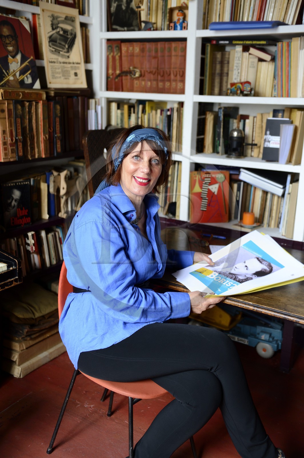 Paris (75), Cité Véron au 94 Bd de Clichy, appartement de Boris Vian, couverture du livre que lui consacre Nicole Bertolt qui gère le souvenir et l'oeuvre de Vian