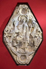 France, Hérault (34), Causses et les Cévennes, paysage culturel de l'agro-pastoralisme méditerranéen, classés Patrimoine Mondial de l'UNESCO, Saint-Guilhem-le-Désert, labellisé Les Plus Beaux Villages de France, l'abbaye de Gellone du IXème siècle, musée dans le dépot lapidaire abrité dans l'ancien réfectoire, Christ en Majesté (fin du XIème siècle) autrefois au dessus du portail