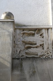 France, Charente-Maritime (17), Royan, une des frises à décor aquatique que l'on trouve sur les porches de l'avenue Aristide Briand