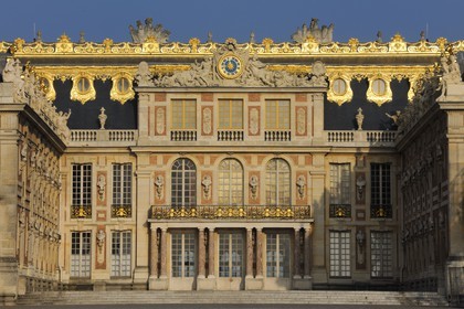 France, Yvelines (78), château de Versailles, classé Patrimoine Mondial de l'UNESCO, la Cour de Marbre rénovée en 2008