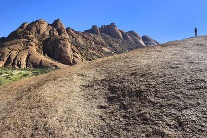 Namibie, région de Erongo, Damaraland, le Grand Spitzkoppe ou Spitzkop (1784 m), montagne granitique dans le désert du Namib