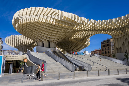 Spain, Andalusia, Seville, Plaza de la Encarnacion - Plaza Mayor, Metropol Parasol or Setas de Sevilla (built 2011) by architect Jurgen Mayer-Hermann