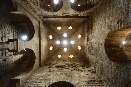 Espagne, Andalousie, Grenade, bains (hammam) de la mosquée de l'Alhambra, classé Patrimoine Mondial de l'UNESCO