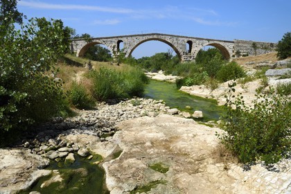 France, Vaucluse, Luberon, Bonnieux, the Pont Julien over the Calavon River, Roman bridge of the 3rd century BC on Via Domitia on the Calavon veloroute (Long-distance cycling routes)