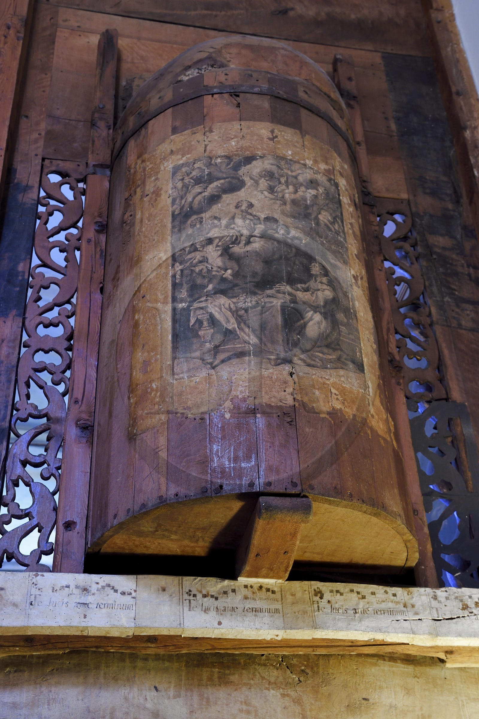 France, Alpes-Maritimes (06), vallée de la Roya (arrière-pays niçois), au pied du parc national du Mercantour, Saorge, le monastère de Saorge (Centre des monuments nationaux) ancien Couvent Franciscain Notre-Dame-des-Miracles, chapelle Notre-Dame, des notes de chants grégoriens servaient de pense-bête aux moines collées derrière le choeur en noyer