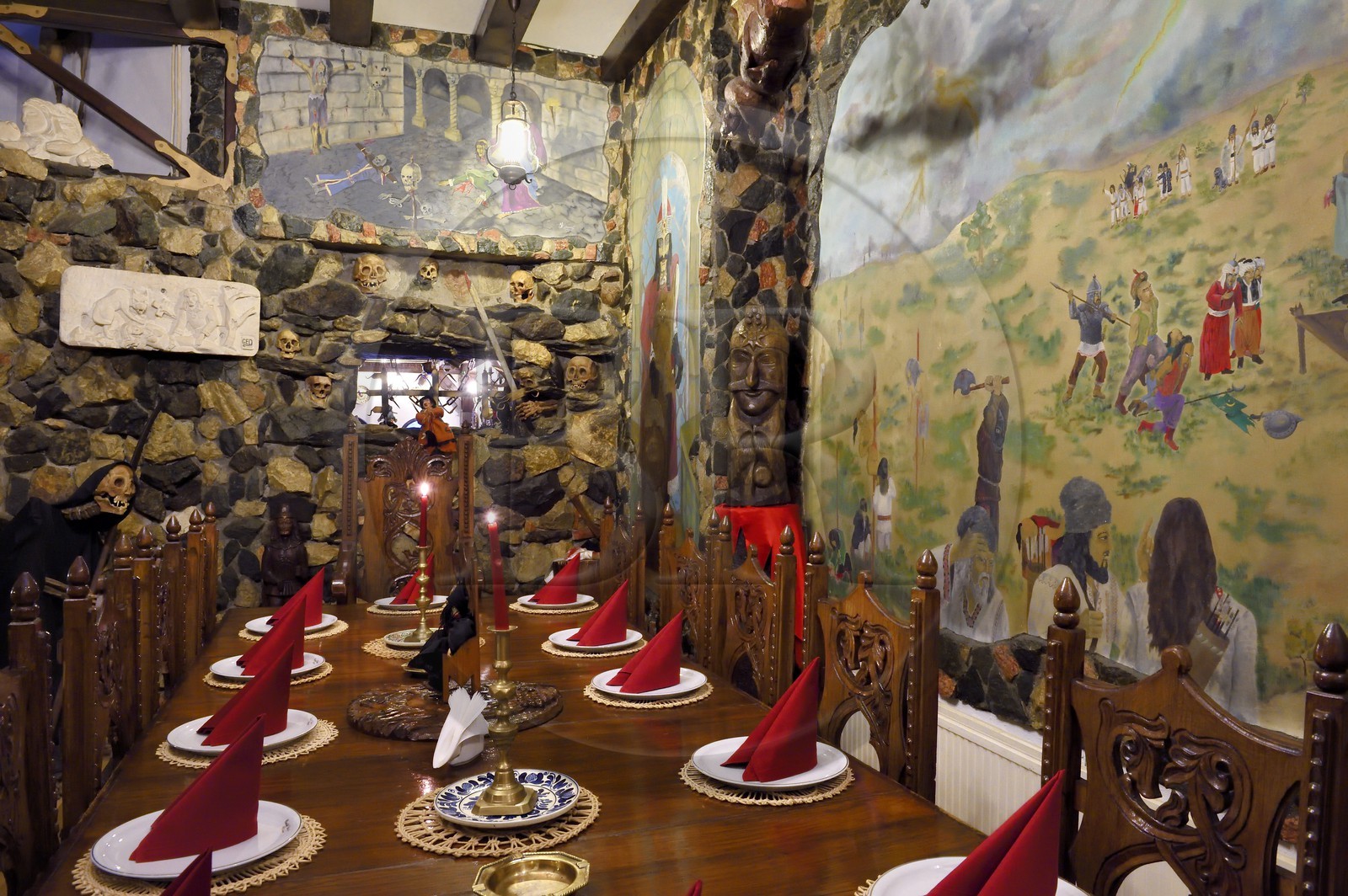 Romania, Transylvania, Cluj region, Turda, Hunter Prince Castle and Dracula hotel, Dracula fully themed restaurant