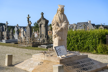 France, Cotes d'Armor, Paimpol, war memorial in the municipal cemetery