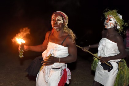 Gabon, province de Ogooué- Maritime, Omboué, région du Loango, danses traditionnelles Nkomi (Myènè)