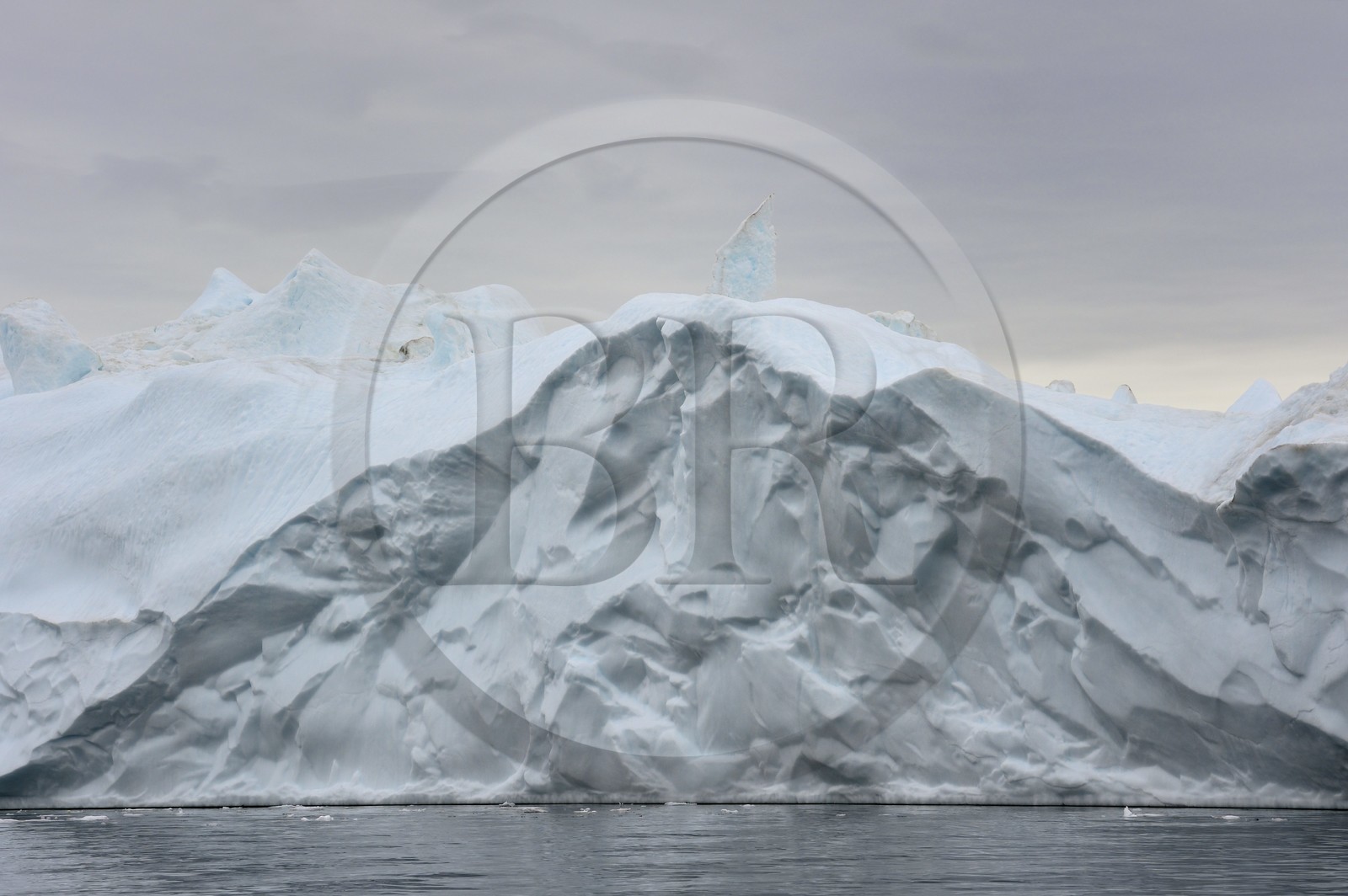 Groenland, cote Nord-Ouest, mer de Baffin, iceberg dans Inglefield Fjord vers Qaanaaq