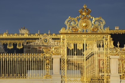 France, Yvelines (78), château de Versailles, classé Patrimoine Mondial de l'UNESCO, la grille royale dessinée par Mansart