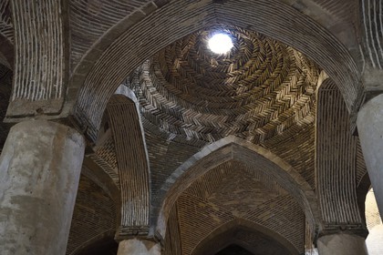 Iran, province d'Ispahan, Ispahan, Mosquée Jame, grande mosquée d'Ispahan dite aussi mosquée du vendredi, les coupoles du plafond du chabestan nord