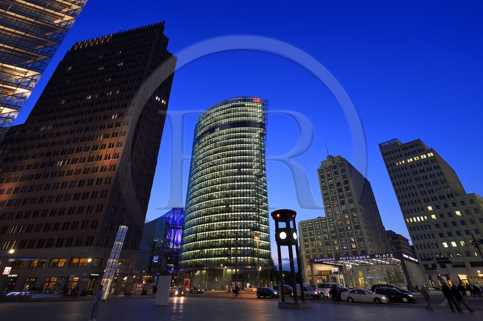 Allemagne, Berlin, Potsdamer Platz, accès à la station de metro U Bahn et gare