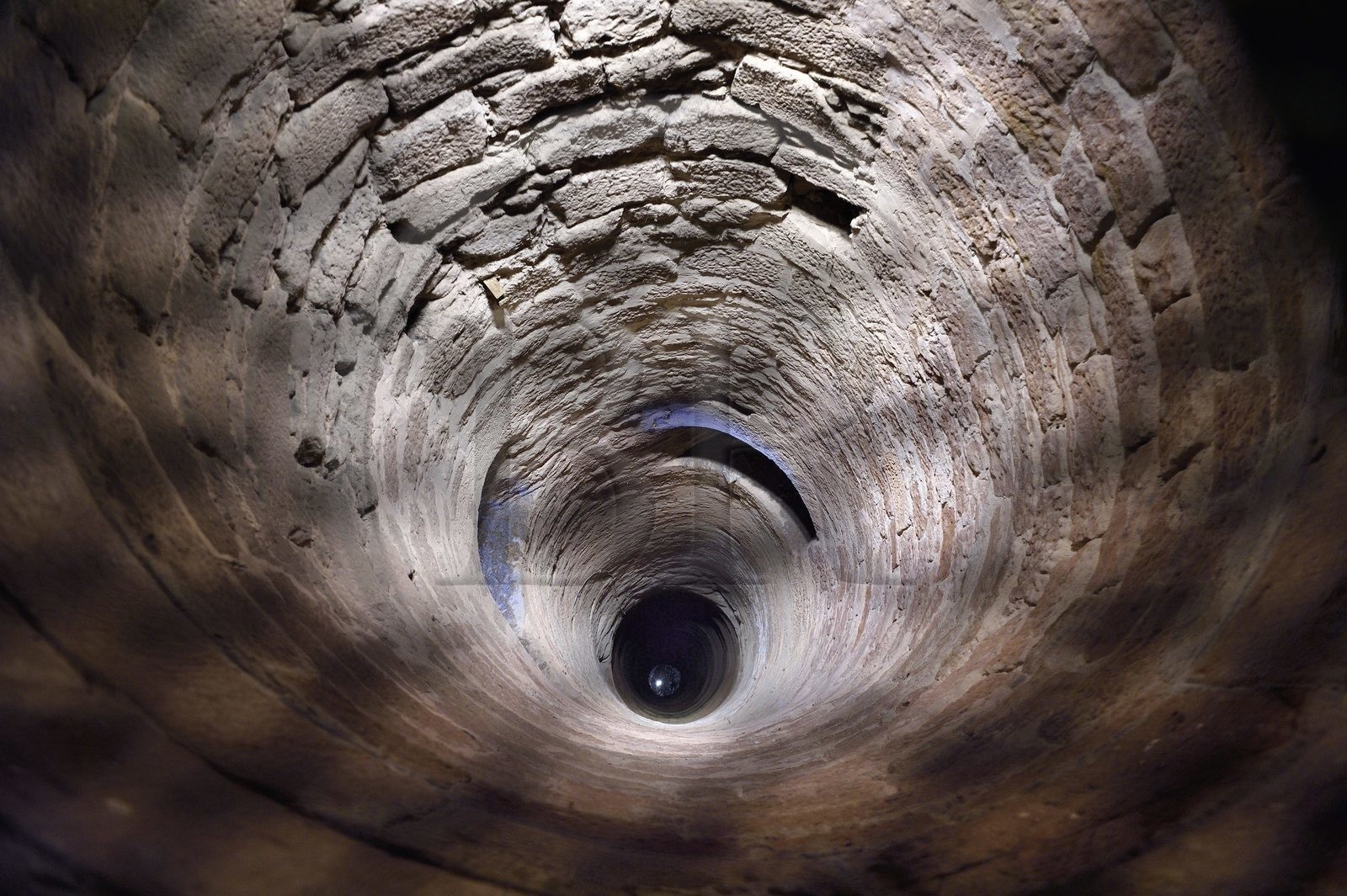 France, Bas-Rhin (67), Orschwiller, le chateau du Haut-Koenigsbourg, le puit profond de 62 mètres
