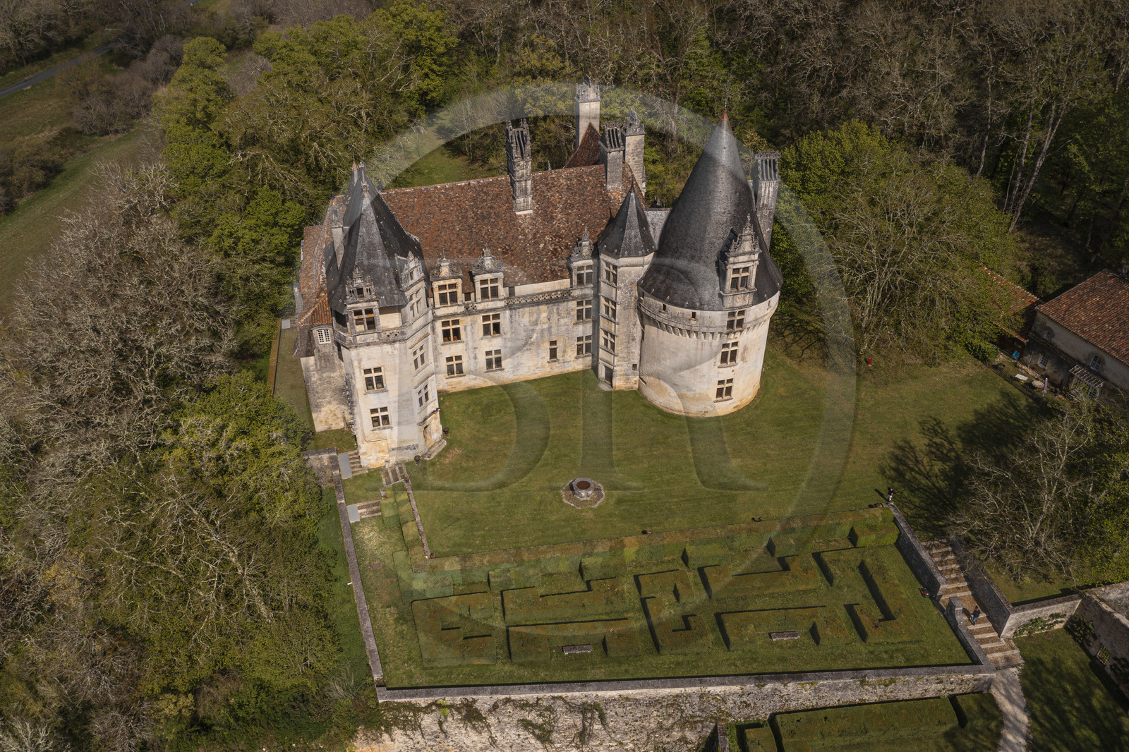 France, Dordogne (24), Périgord Vert, Villars, Chateau de Puyguilhem de style Renaissance (vue aérienne)