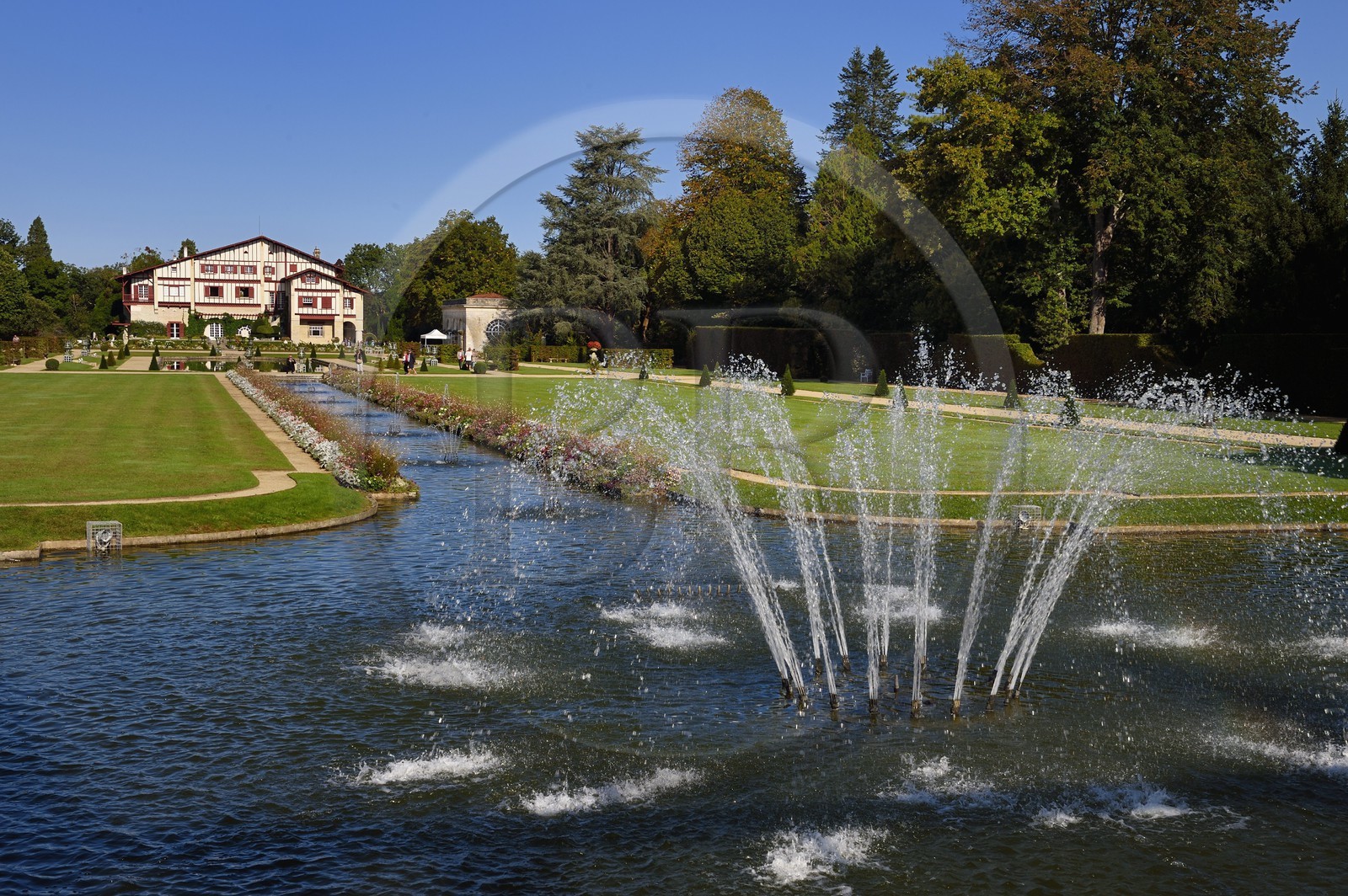 France, Pyrénées-Atlantiques (64), Pays-Basque, Cambo-les-Bains, la Villa Arnaga et  son jardin à la française, musée et maison d'Edmond Rostand de style néo-basque