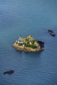 France, Finistère (29), baie de Morlaix, Carantec,  maison-phare de l'Ile Louet (aussi une maison d'hôtes en saison estivale) (vue aérienne)
