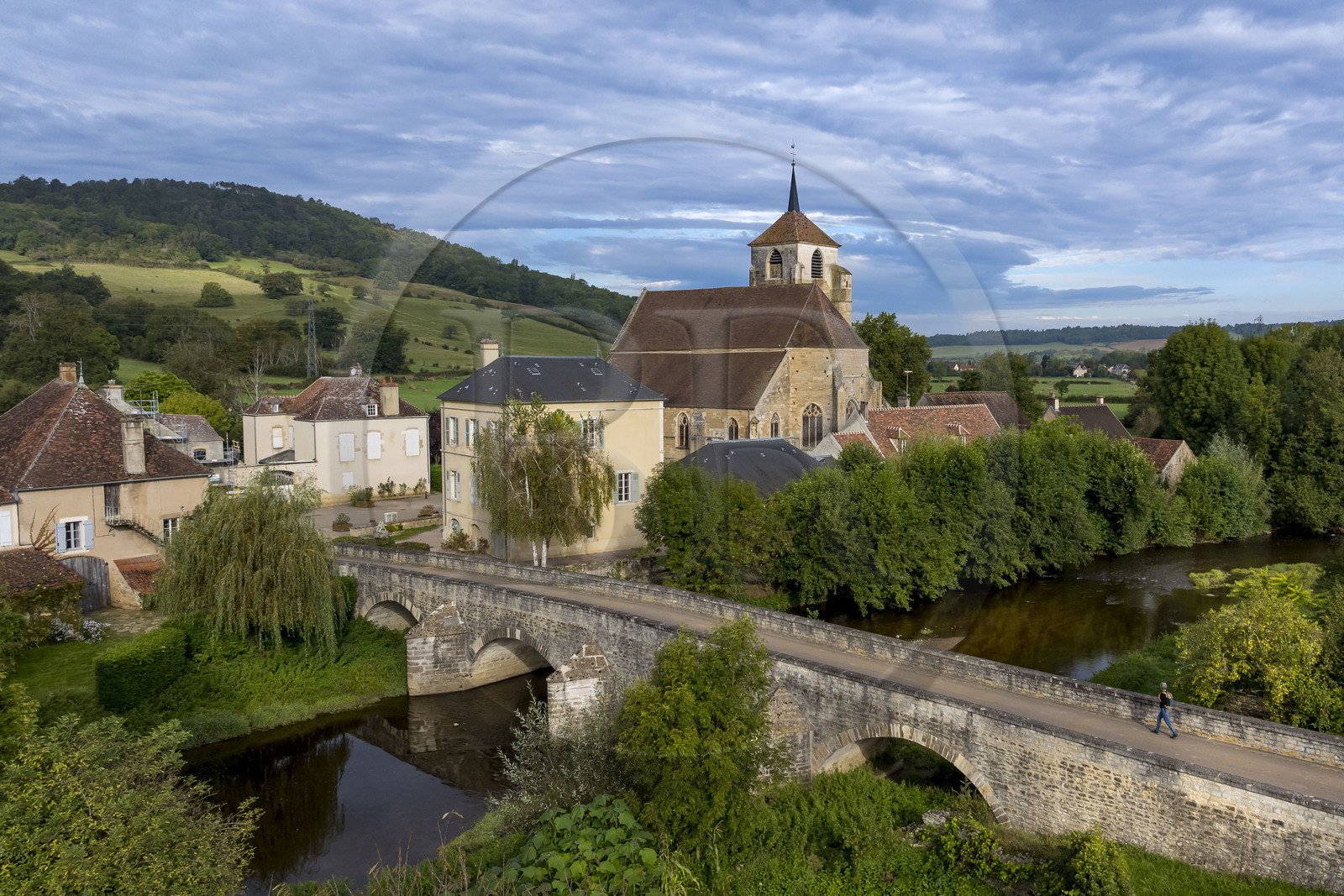 France, Yonne, regional natural park of Morvan, Vault-de-Lugny, bridge over the Cousin River and the Butte Montmartre in the background