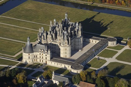 France, Loir et Cher (41), Vallée de la Loire classée Patrimoine Mondial de l' UNESCO, château de Chambord (vue aérienne)