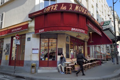 France, Paris (75), la Butte Montmartre, rue Lepic, le Café des Deux Moulins qui servit de décor du film Le Fabuleux destin d'Amélie Poulain