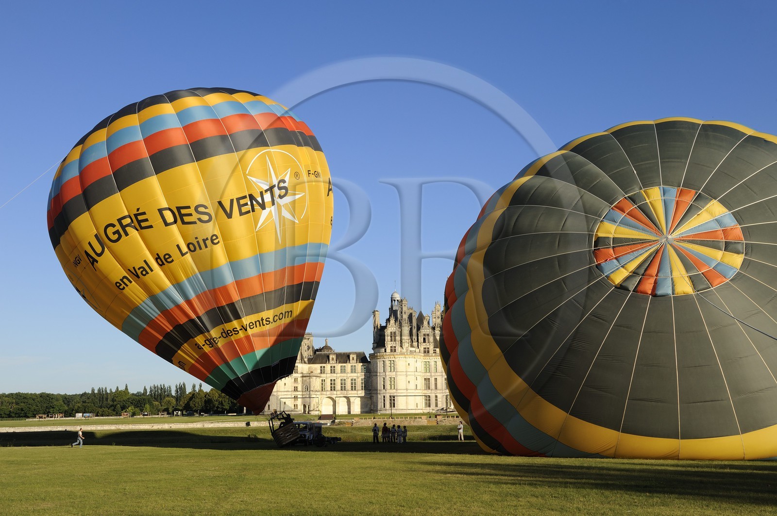 France, Loir et Cher (41), Vallée de la Loire classée Patrimoine Mondial de l' UNESCO, château de Chambord, montgolfières au décollage